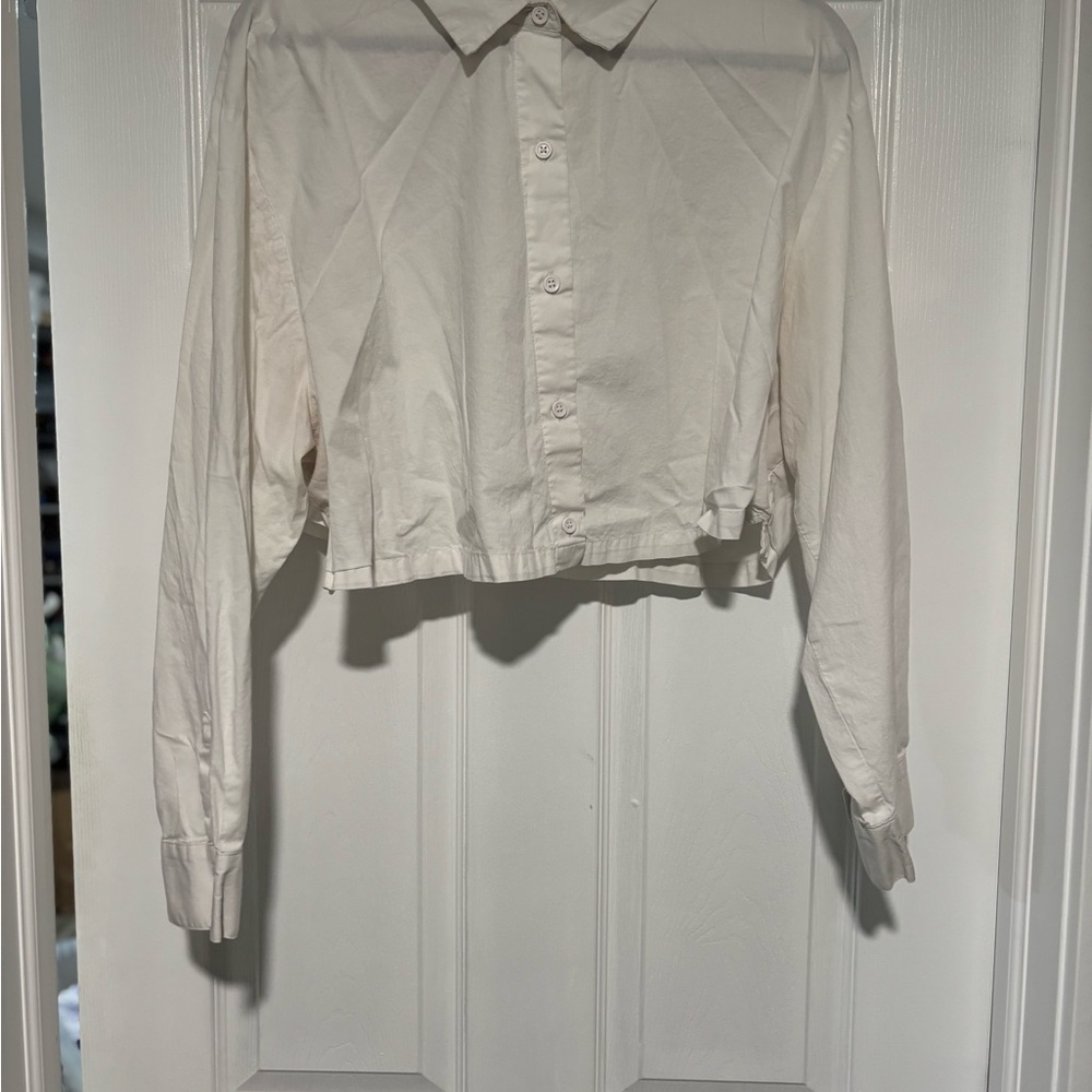 3/$50 H&M cropped  Button-Up Shirt